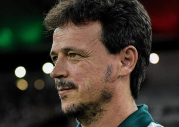 “O meia que o São Paulo precisava”; Ceni elogia medalhão de Diniz e torcedores pedem seu retorno