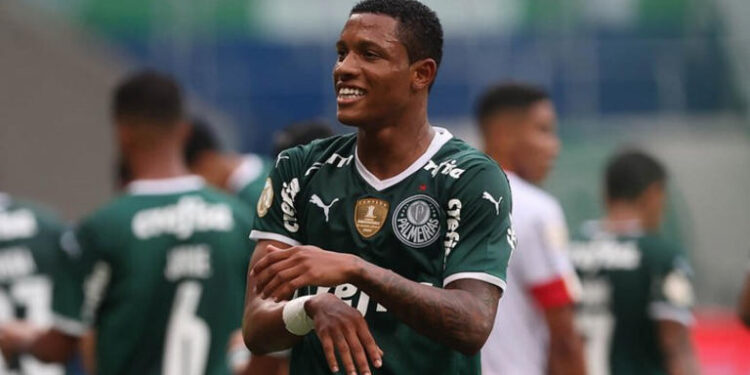 Palmeiras vê time de Scarpa entrar na briga para contratar Danilo