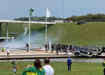Bolsonaristas invadem e depredam Congresso Nacional, Palácio do Planalto e STF