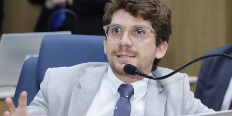 Breno Garibalde destina 50 mil reais para arborização do Centro