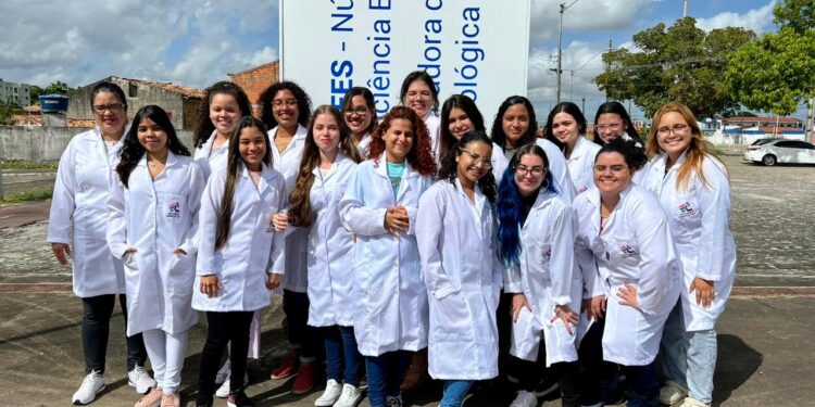 Estudantes sergipanas participam do programa nacional Futuras Cientistas no SergipeTec