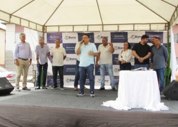 Prefeito Alberto Macedo lança programa de obras para pavimentação na Barra dos Coqueiros