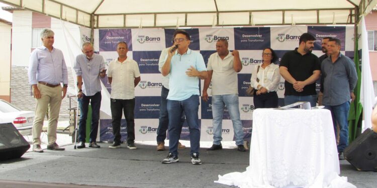 Prefeito Alberto Macedo lança programa de obras para pavimentação na Barra dos Coqueiros