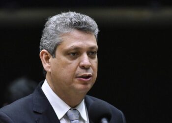 Márcio Macêdo e demais ministros de Lula são empossados