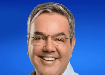 Sérgio Reis representa governador na posse da nova presidente da CEF