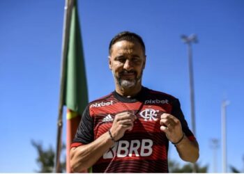 Ex-técnico do Corinthians, Vitor Pereira diz que acertou com Flamengo para lutar por títulos
