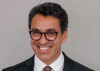 Médico Walter Pinheiro assume a Secretaria de Estado da Saúde com a missão de construir uma gestão humanizada, participativa e de valorização dos servidores