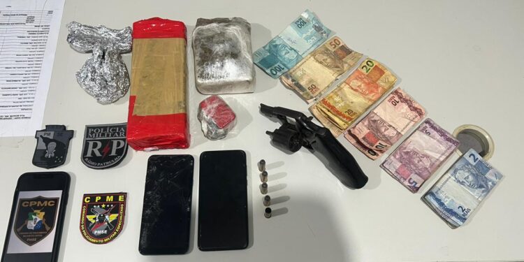 Polícia Militar apreende arma de fogo e drogas na Zona Oeste de Aracaju