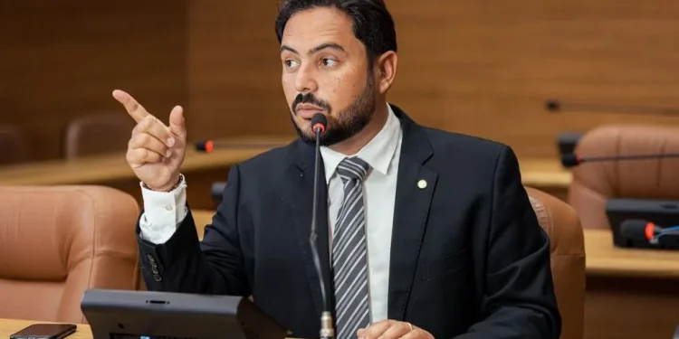 Deputado Saulo Vieira protocola projeto que regulamenta Cannabis Medicinal