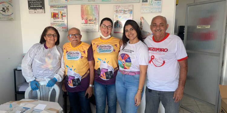 Saúde celebra parceria com Associação de Travestis e Transgêneros de Aracaju para ações educativas e testes