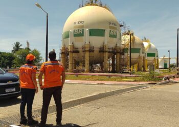 Defesa Civil Estadual realiza inspeção técnica para identificar os dutos operados pela Petrobras e os que estão desativados