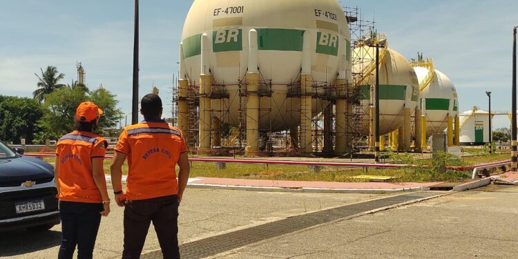 Defesa Civil Estadual realiza inspeção técnica para identificar os dutos operados pela Petrobras e os que estão desativados