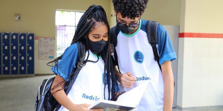 Governo oferta 208 mil vagas distribuídas em 322 escolas da rede estadual