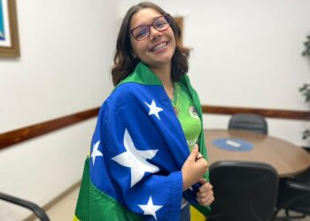 Aluna do Centro de Educação Profissional Berila Alves de Almeida embarca para intercâmbio nos Estados Unidos