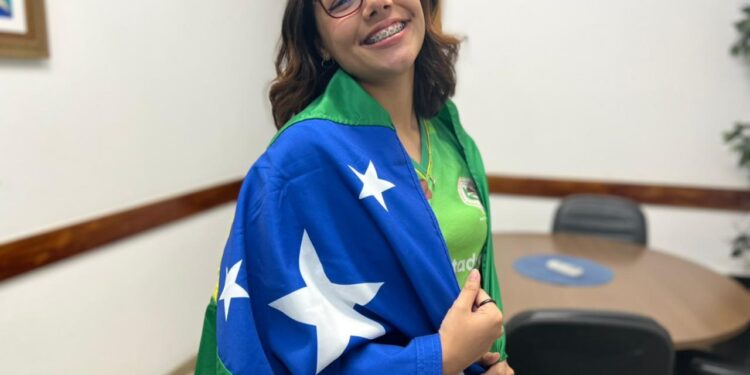 Aluna do Centro de Educação Profissional Berila Alves de Almeida embarca para intercâmbio nos Estados Unidos