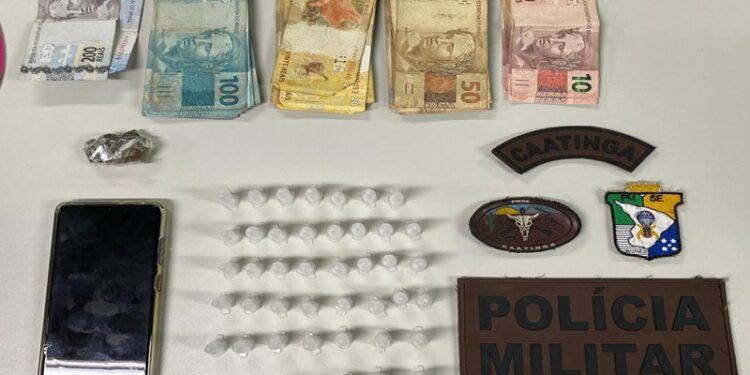 Polícia Militar prende suspeito de tráfico de drogas em Itabaiana