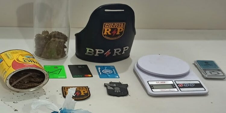 Polícia Militar prende homem suspeito de tráfico de drogas em Aracaju