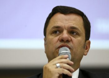 Anderson Torres é preso pela PF após desembarcar em Brasília