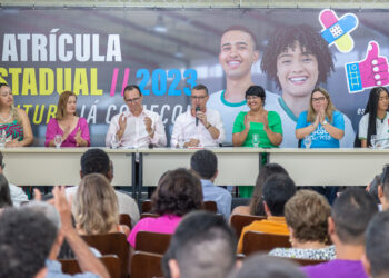 Governador reforça compromisso com ampliação de ensino integral em lançamento de matrícula
