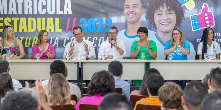 Governador reforça compromisso com ampliação de ensino integral em lançamento de matrícula