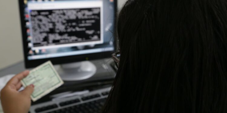 Certidão de antecedentes criminais passa a ser emitida em postos do Instituto de Identificação