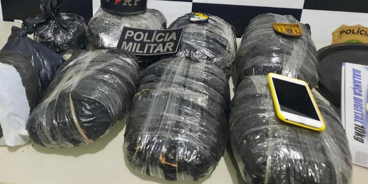 Polícia Militar apreende quase 11kg de maconha em Socorro