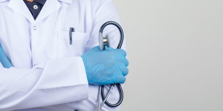 Tomar do Geru abre processo seletivo para profissionais da saúde com salários de até R$ 7 mil