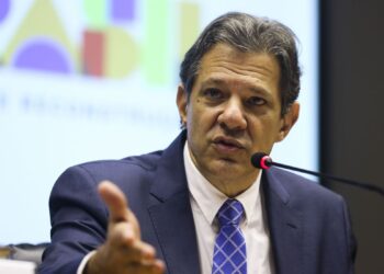 Haddad anuncia pacote de R$ 242,7 bi para melhorar contas públicas