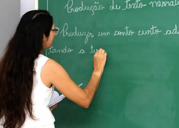 Piso nacional dos professores sobe para R$ 4.420,55