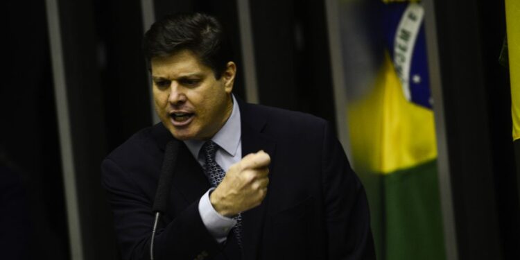 Reforma tributária será fatiada, confirma Baleia Rossi