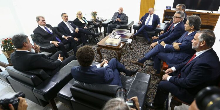 Em nota, presidentes dos Três Poderes chamam atos de “golpistas”
