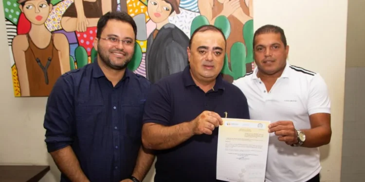 Prefeito Cristiano Viana empossa novo secretário de Esporte em Simão Dias