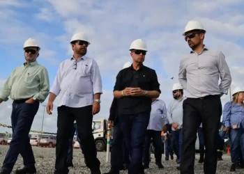 Governador Fábio Mitidieri visita canteiro de obras do projeto que vai interligar terminal de Gás Natural, da empresa Intech, em Sergipe