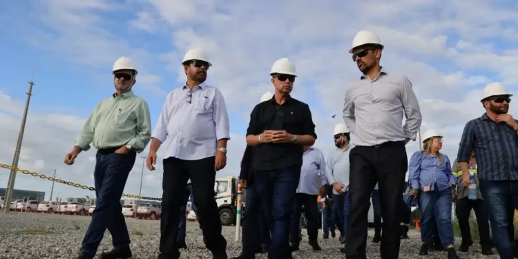 Governador Fábio Mitidieri visita canteiro de obras do projeto que vai interligar terminal de Gás Natural, da empresa Intech, em Sergipe