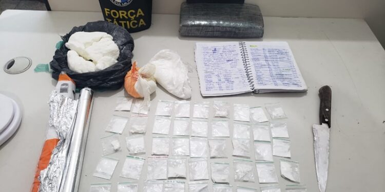 Polícia Militar apreende mais de 2kg de drogas em Socorro