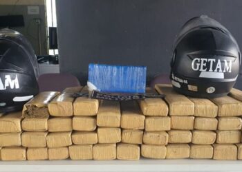 Polícia Militar apreende 51 tabletes de drogas dentro de veículo em Aracaju