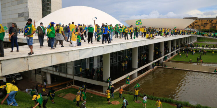 PGR é contra pedido para barrar posse de 11 deputados