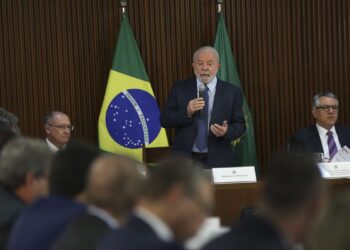Perdas com ICMS: “Vamos ter que discutir”, diz Lula a governadores