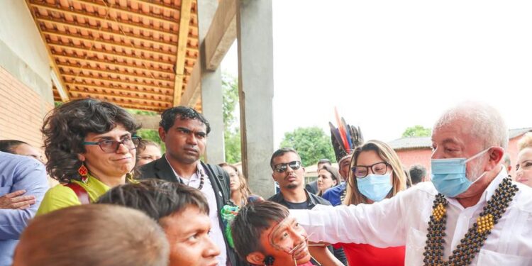 Lula determina socorro urgente e humanitário aos Yanomami
