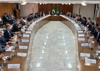 Em reunião com Lula, governadores condenam atos antidemocráticos
