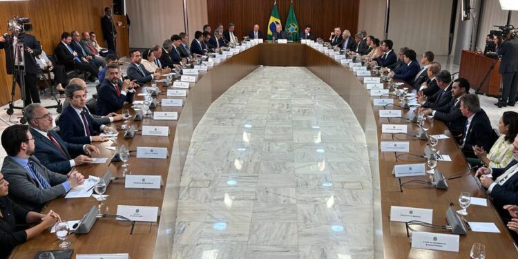 Em reunião com Lula, governadores condenam atos antidemocráticos