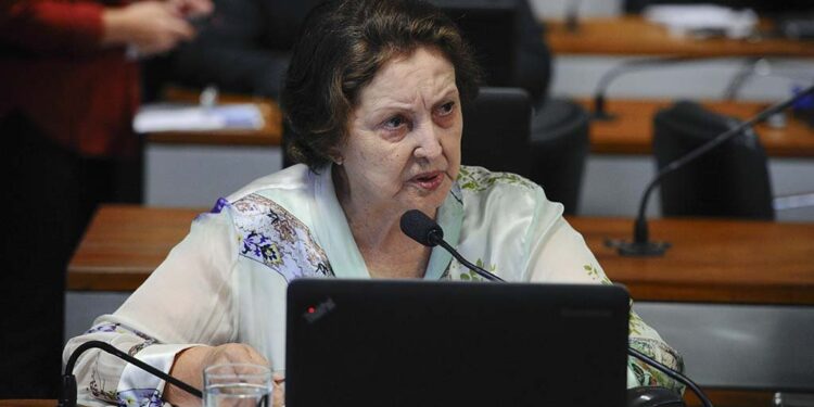 Maria do Carmo assina CPI para apurar depredações e ataques em prédios públicos do DF