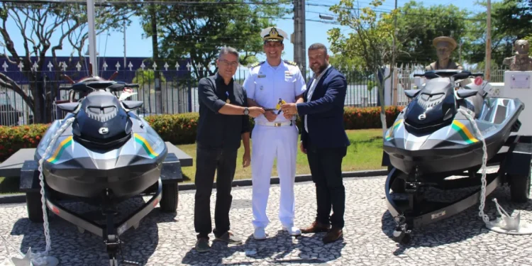 Senador Alessandro três motos aquáticas à Capitania dos Portos, de suas emendas parlamentares