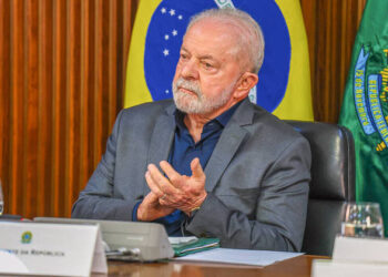 Lula completa um mês de governo com aceno ao passado e crises políticas