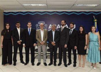 Prefeito Edvaldo empossa mais seis auditores de tributos de Aracaju