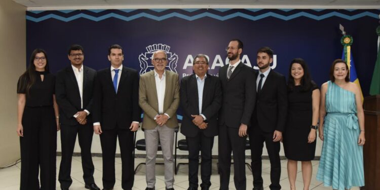 Prefeito Edvaldo empossa mais seis auditores de tributos de Aracaju