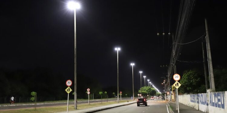 Mais de 90% do parque de iluminação de Aracaju já é composto por lâmpadas de LED