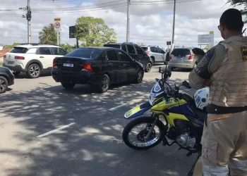 Trânsito na ponte sobre o Poxim fica parcialmente bloqueado na quinta