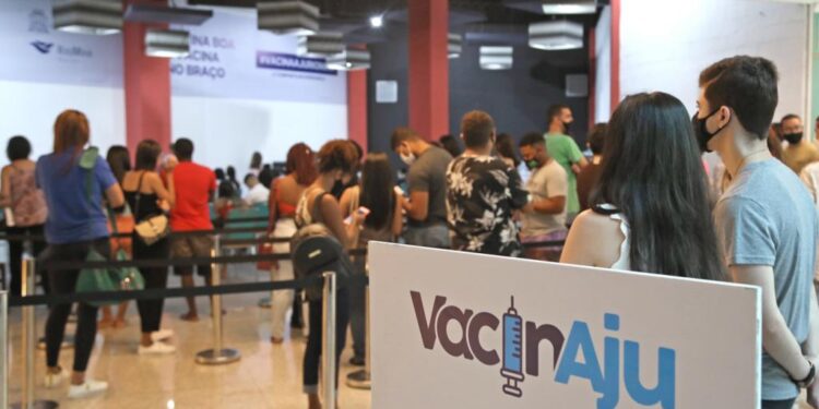 Aracaju completa dois anos de vacinação contra covid com 1,7 mi de doses aplicadas