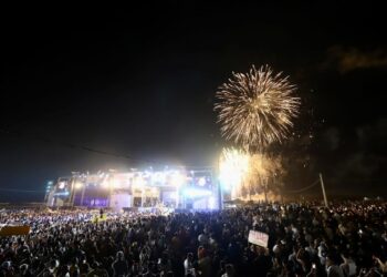 Réveillon 2023: milhares de pessoas se juntam para celebrar na Orla da Atalaia